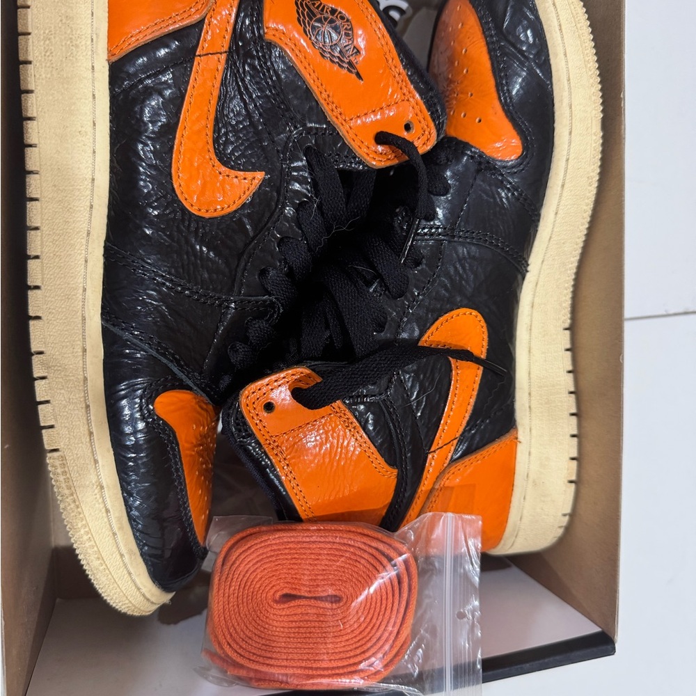 Shattered Backboard Jordan 1’s [4.5Y]